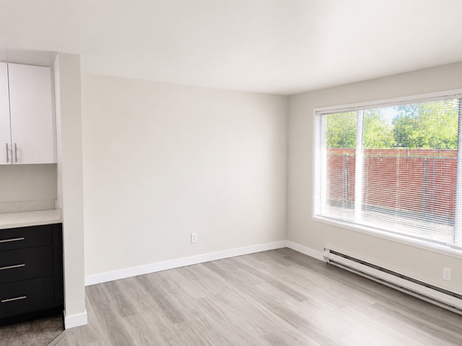 Charming 2BD/1.5BA Townhouse in the Heart of Kent | In-Unit W/D | Parking Included – photo 1