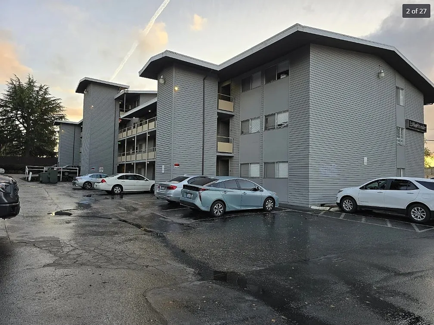 Renton Apartment: 1064 Kirkland Ave NE
