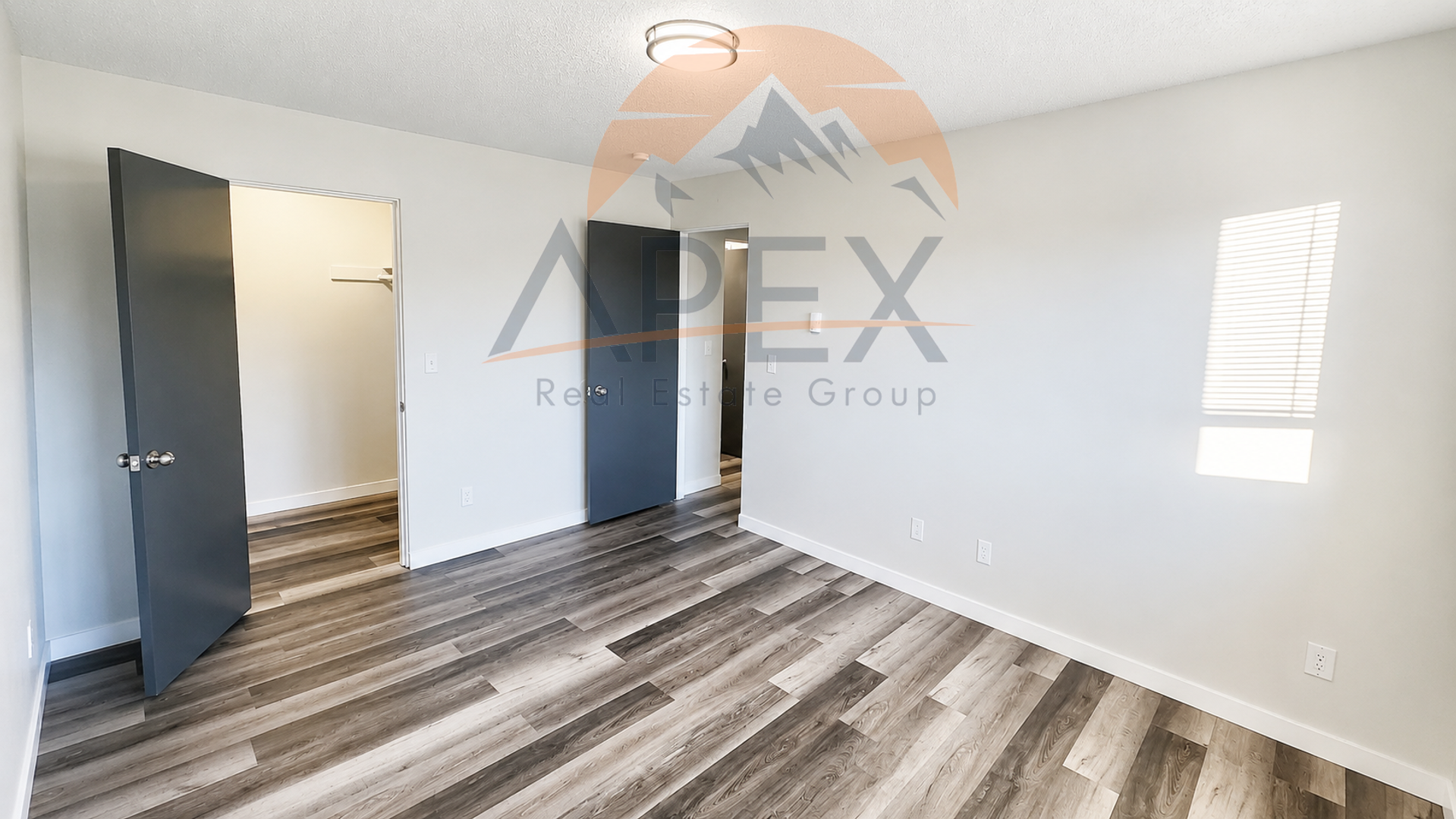 Kent Apartment: 705--717 State Ave N