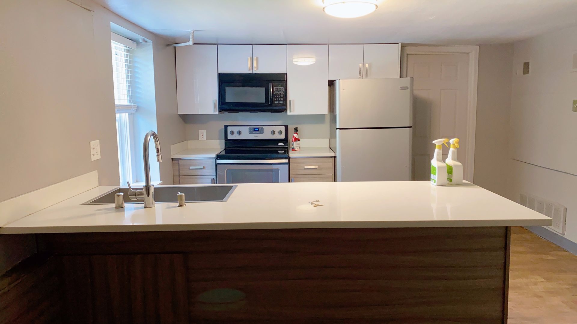 Seattle Apartment: 3226 15th Ave W