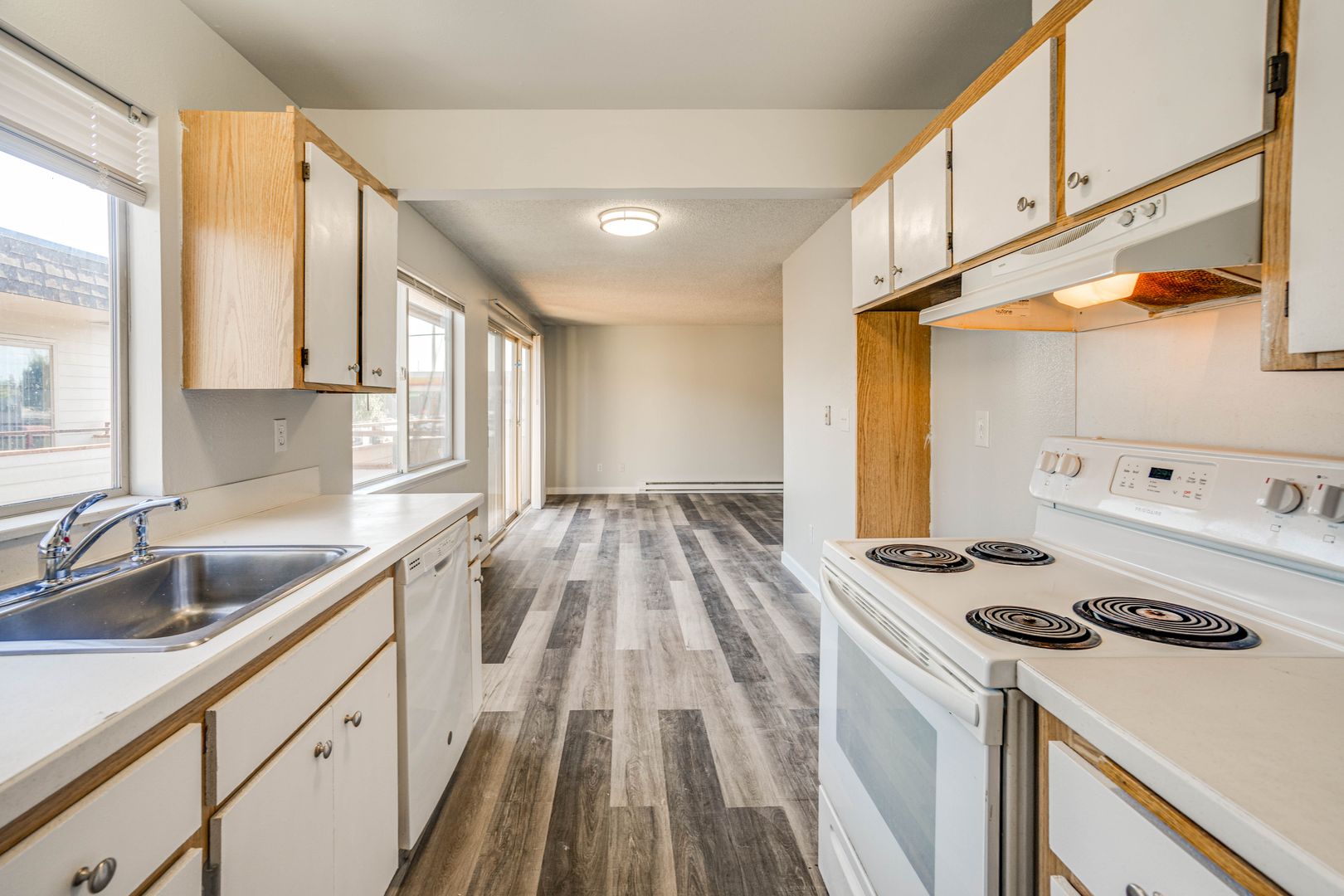 Kent Apartment: 705--717 State Ave N