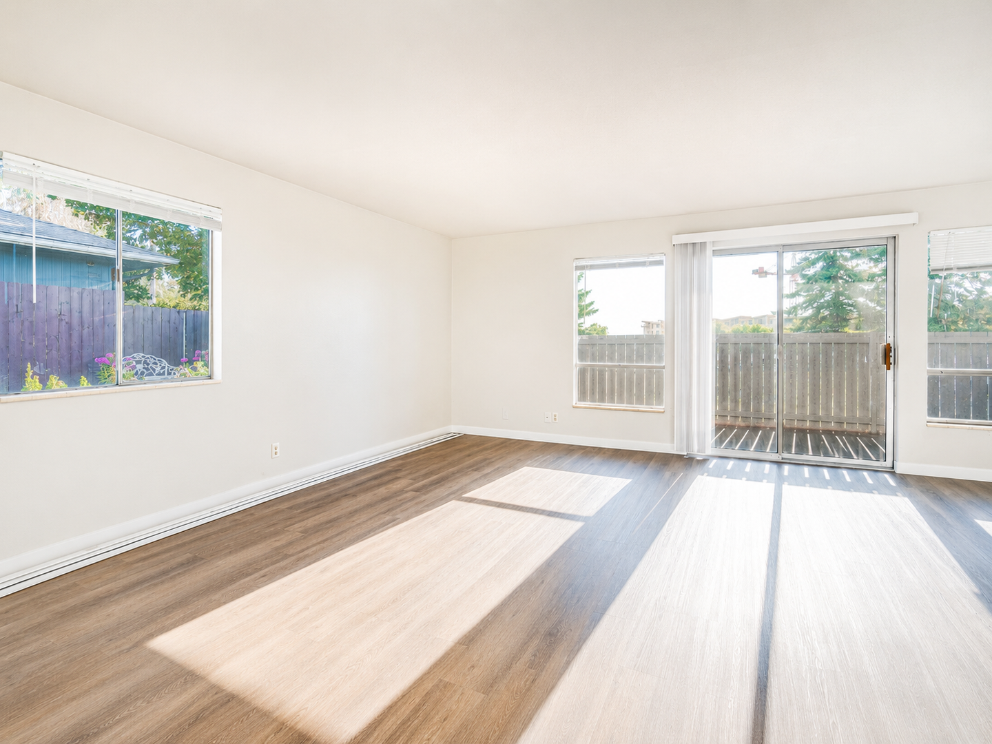 Renton Apartment: 1064 Kirkland Ave NE