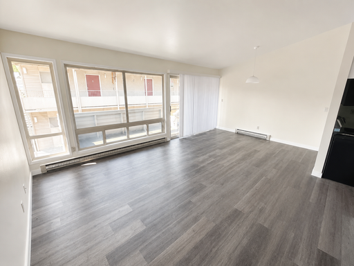 Bright 1 Bed / 1 Bath Apartment for Rent in North Seattle Private Balcony, Near Green Lake & Northgate! – photo 1