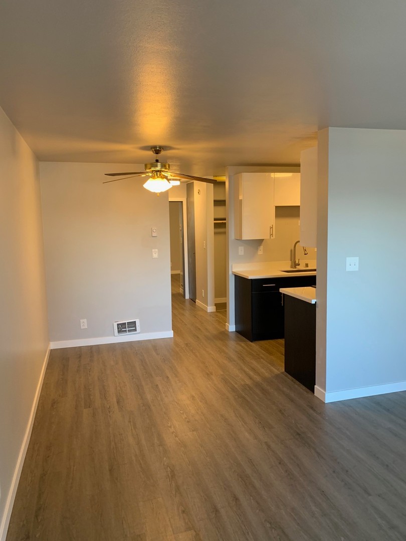 Renton Apartment: 1064 Kirkland Ave NE