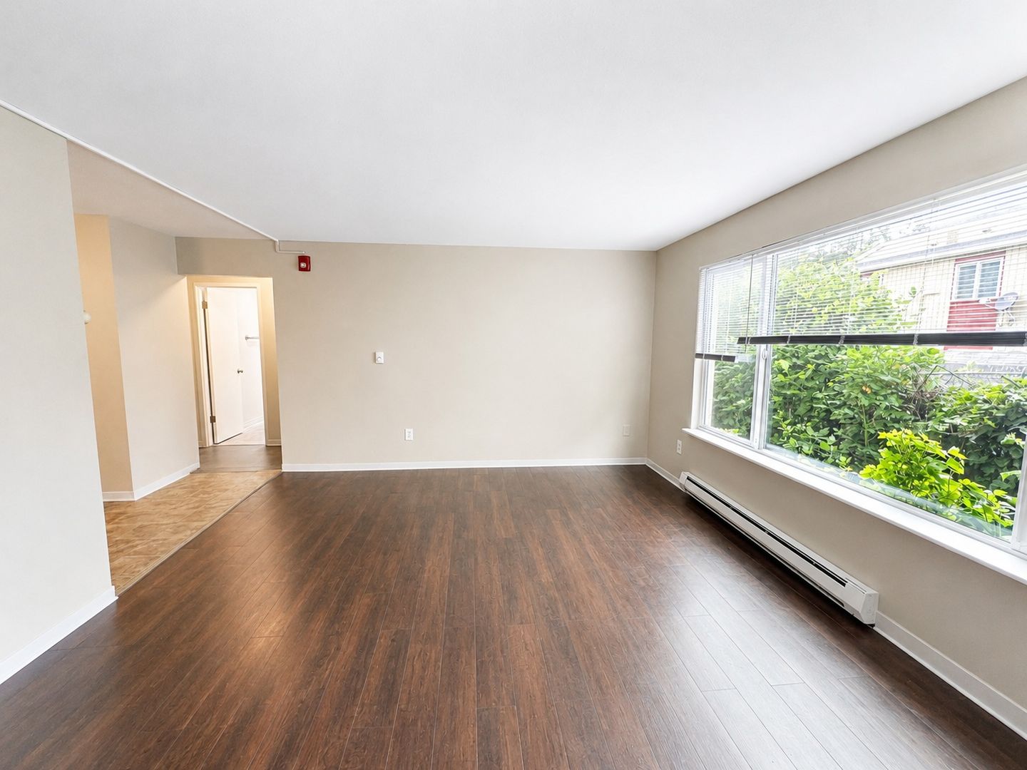 Seattle Apartment: 10002 Des Moines Memorial Dr. S