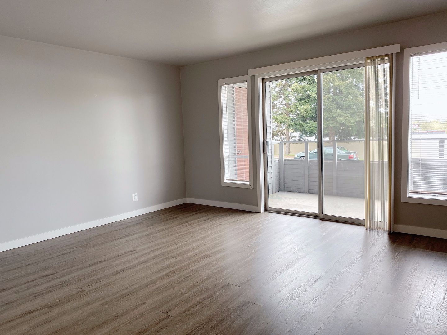 Renton Apartment: 1064 Kirkland Ave NE