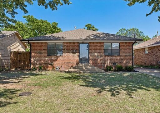 Location, space, and style come together in this beautifully remodeled home located practically on the University of Central Oklahoma campus! – photo 1