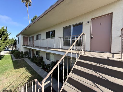 1Bed/1Bath Apartment in North Oxnard (Upstairs)