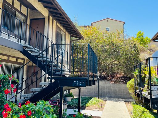 2Bed/2Bath Apartment in Thousand Oaks (2nd floor unit) – photo 1