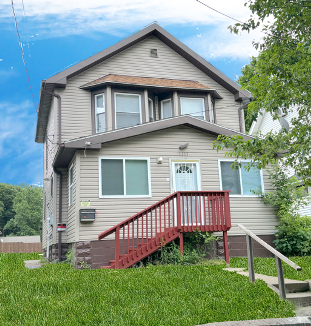 Akron House: 1113 Laurel Ave,