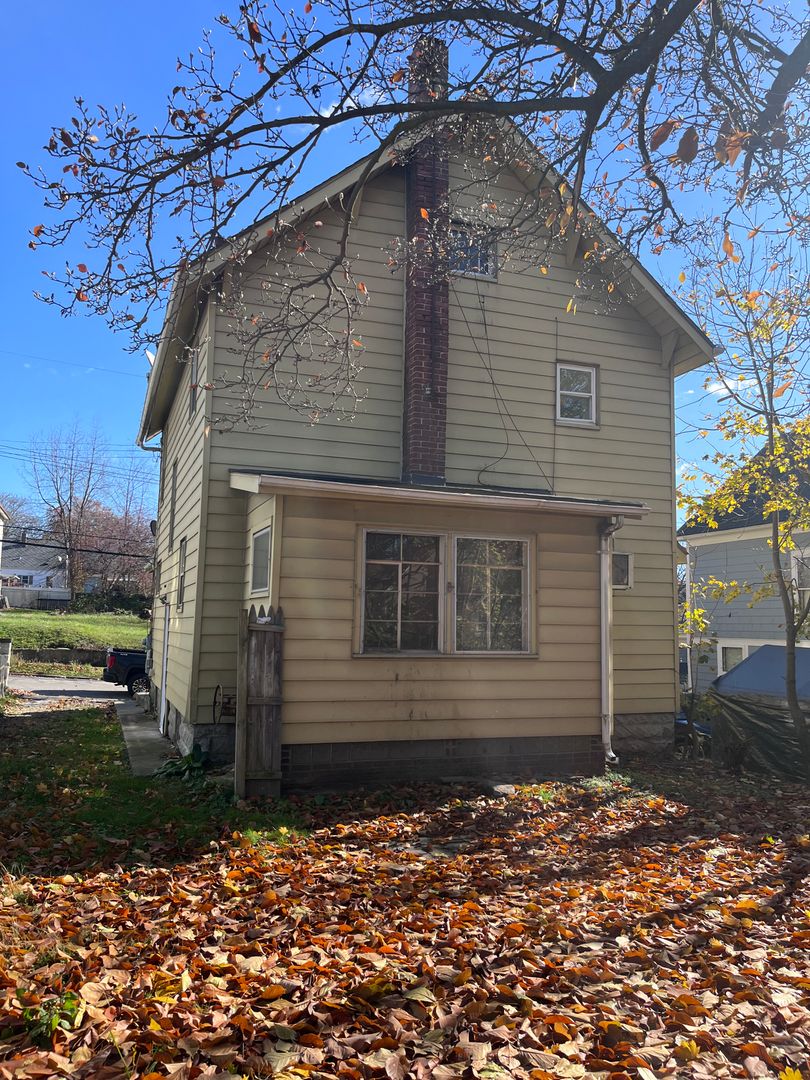 Akron House: 2160 SW 12TH ST