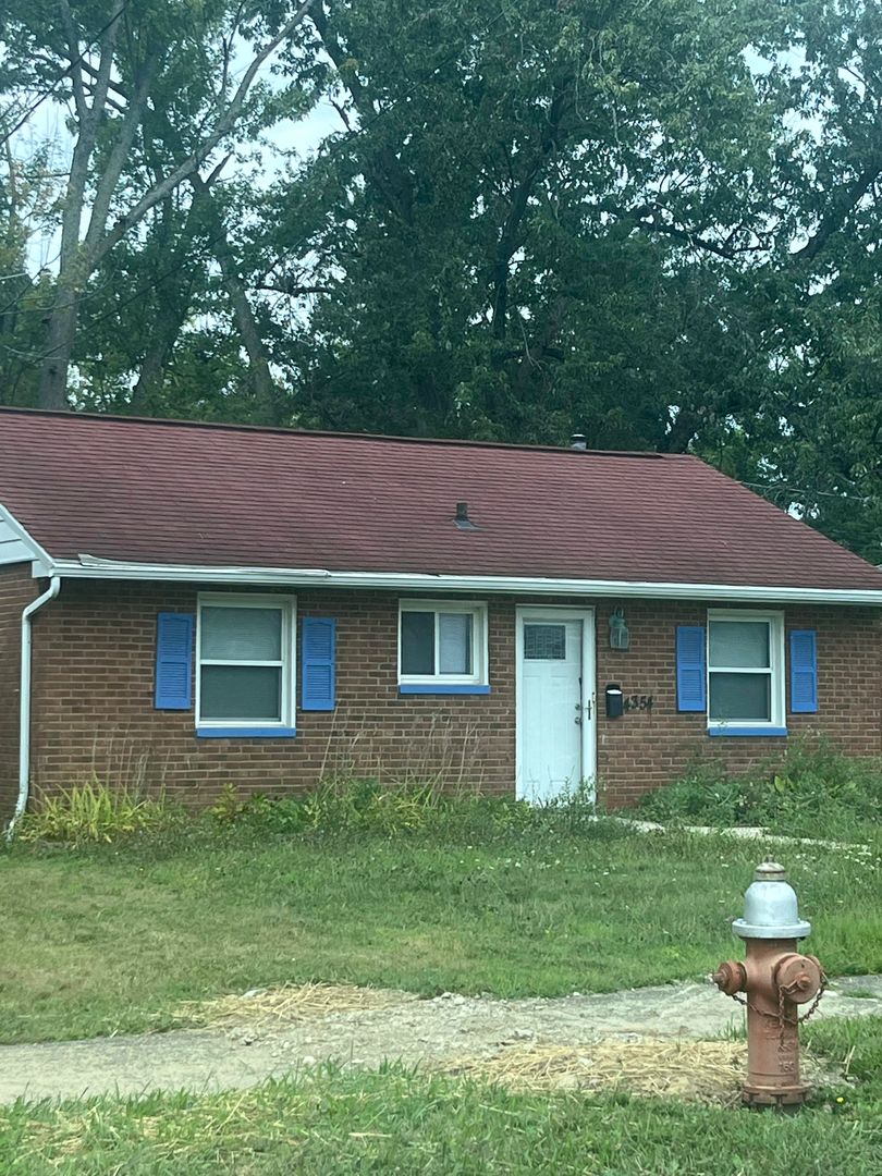 cleveland House: 4354 E 175th St