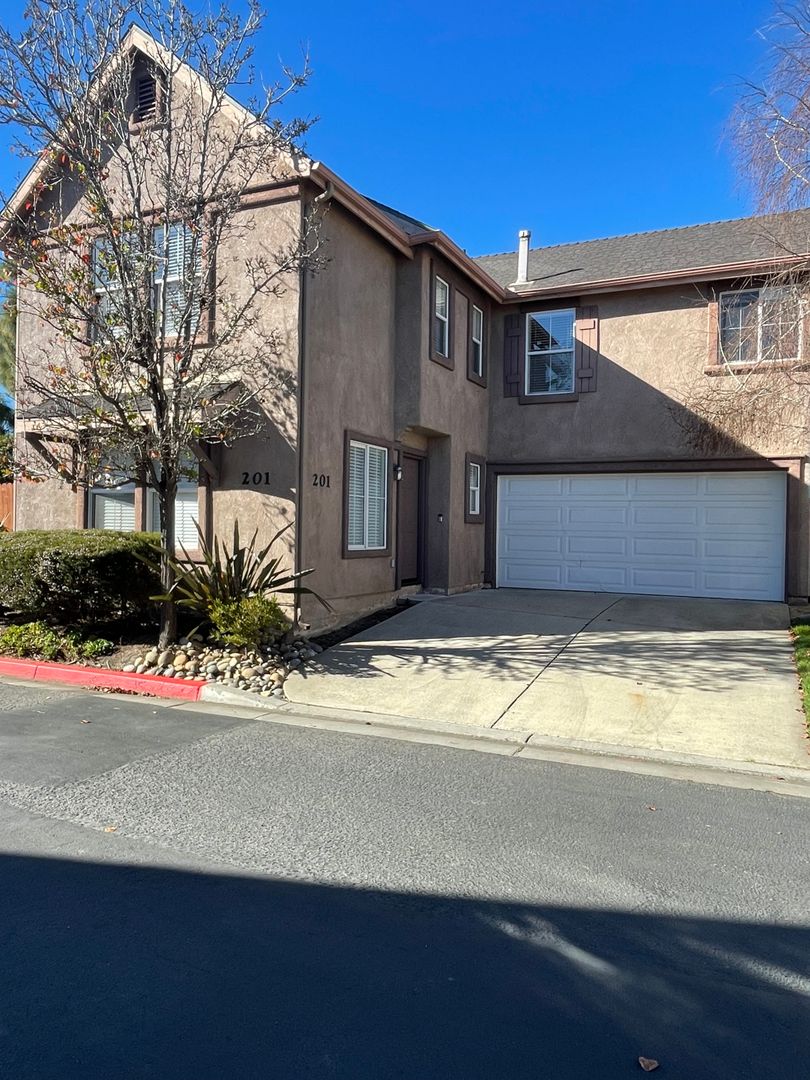 Lompoc House: 201 Quail Circle