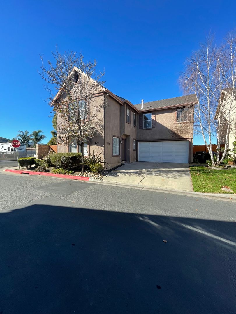 Lompoc House: 201 Quail Circle