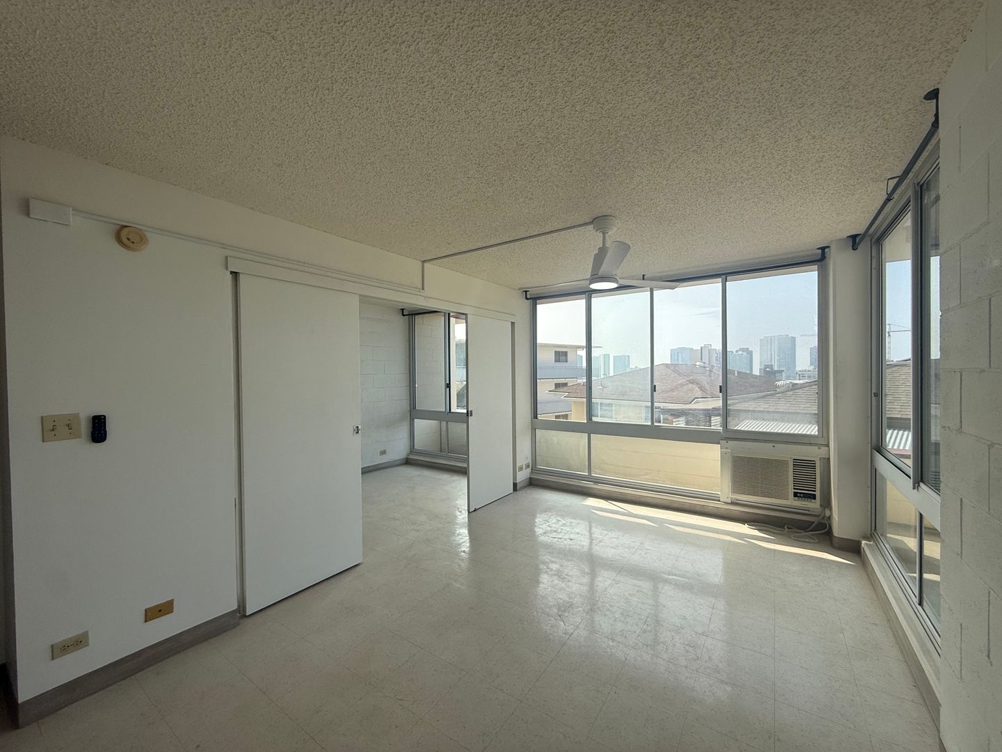 Honolulu Apartment: 1528 Emerson Street