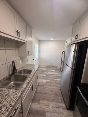 Two Story Large Two Bedroom One and a Half Bath Townhome-Premium – photo 1