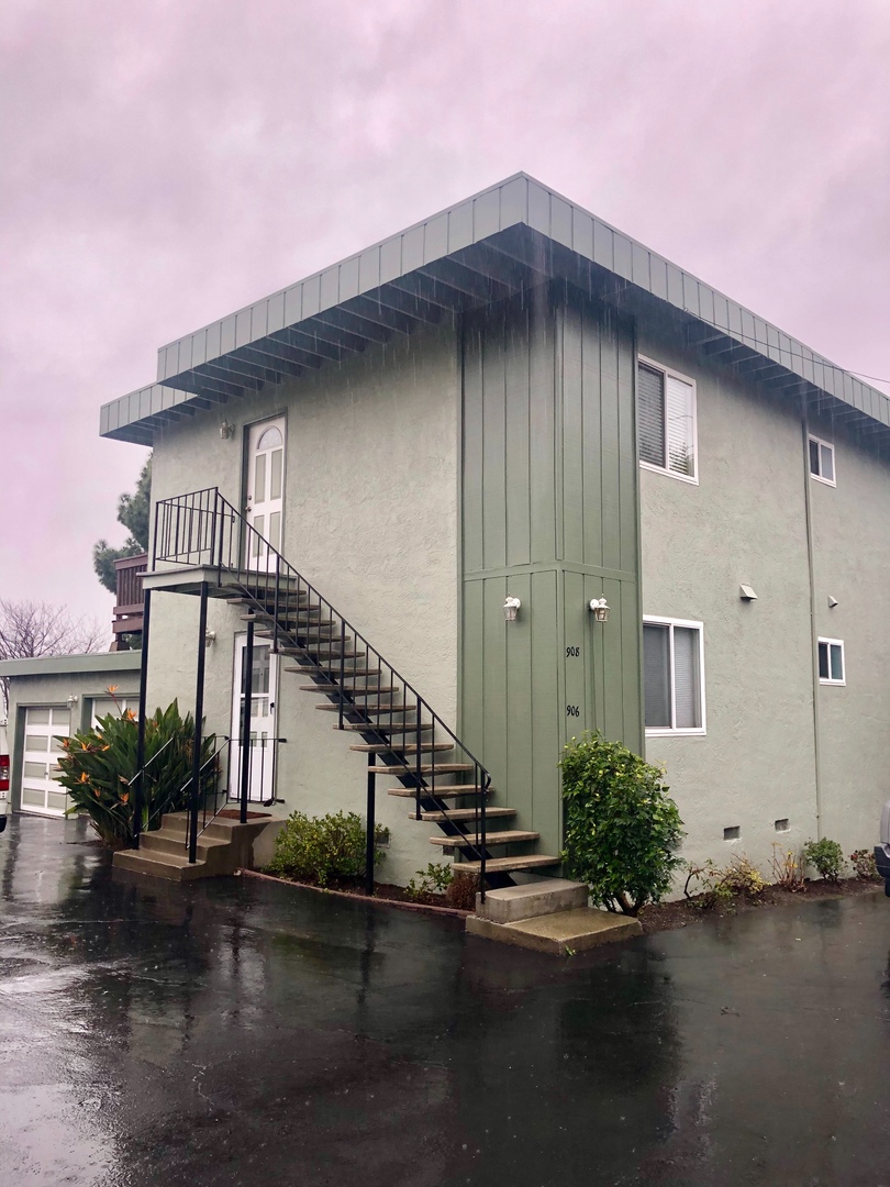 Benicia House: 906 Military West