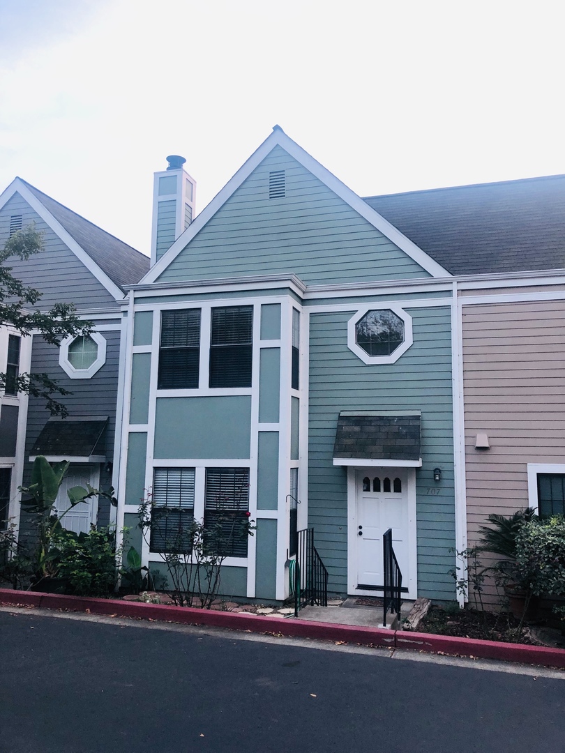 Benicia Townhome: 707 Military East