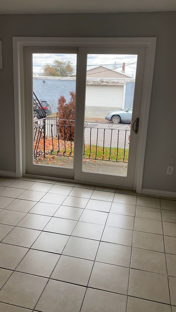 Lawrence Apartment: 2-8 Inman Street