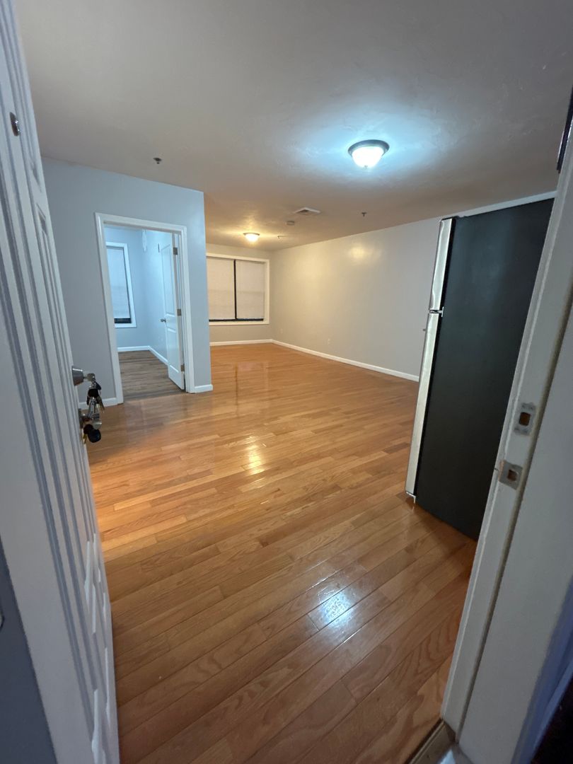 Lawrence Apartment: 575-579 Common St