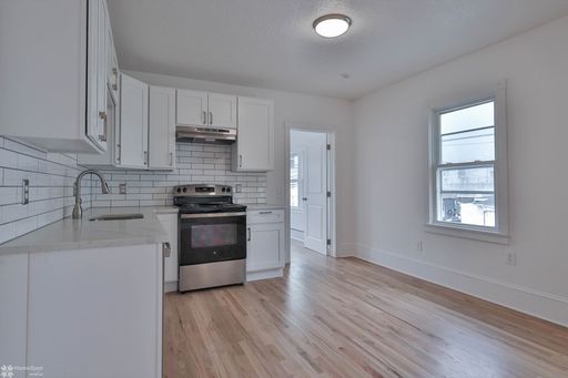 Brand-new renovated apartment with high end finishes in the city of Easton – photo 1