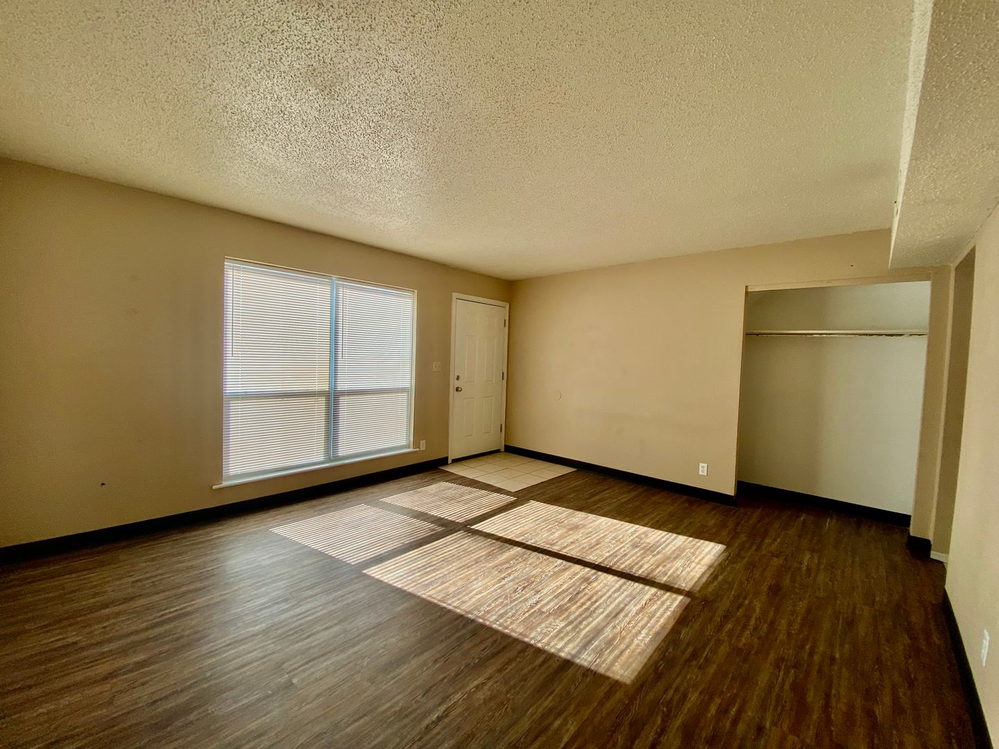 Enid Apartment: 1930 Mosher dr