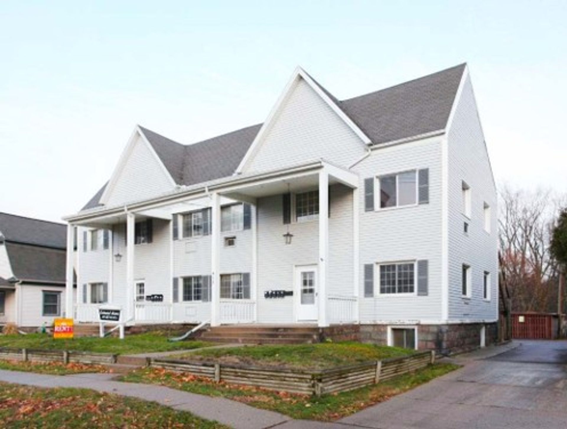 Grand Ledge Apartment: 412 & 418 N. Clinton Street