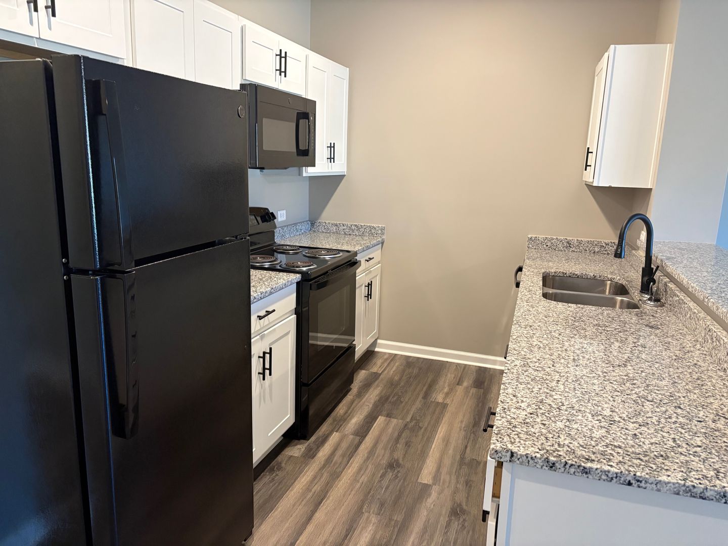 Richmond Apartment: 244 Calumet Dr