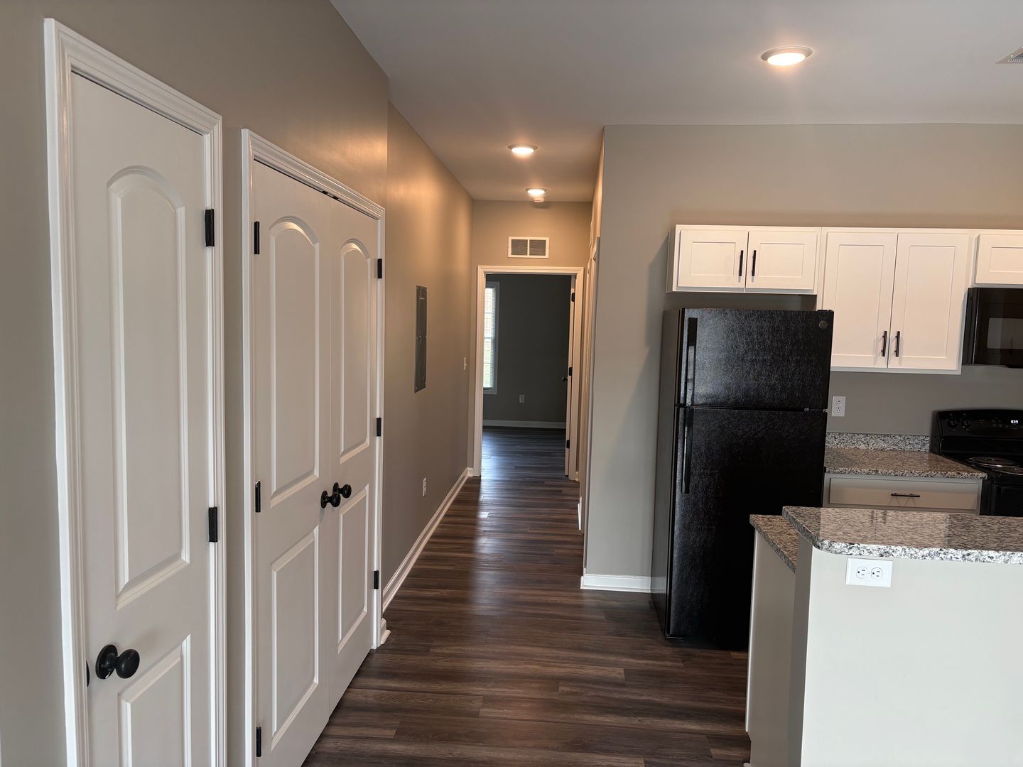 Richmond Apartment: 232 Calumet Dr