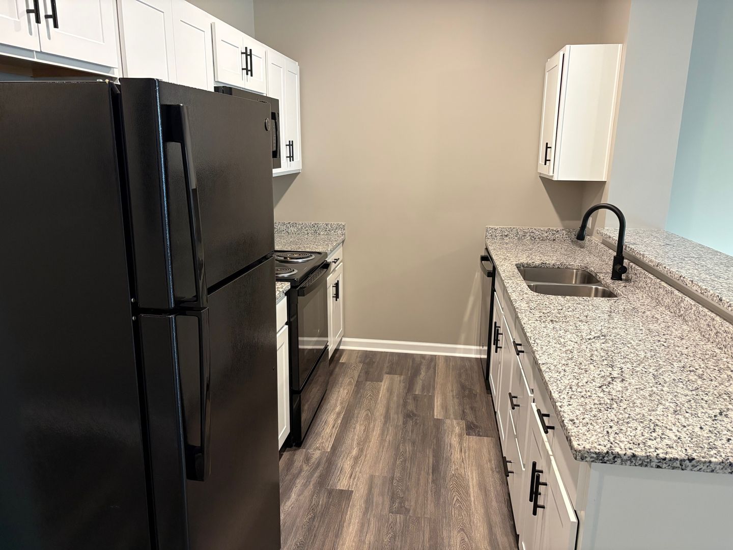 Richmond Apartment: 232 Calumet Dr