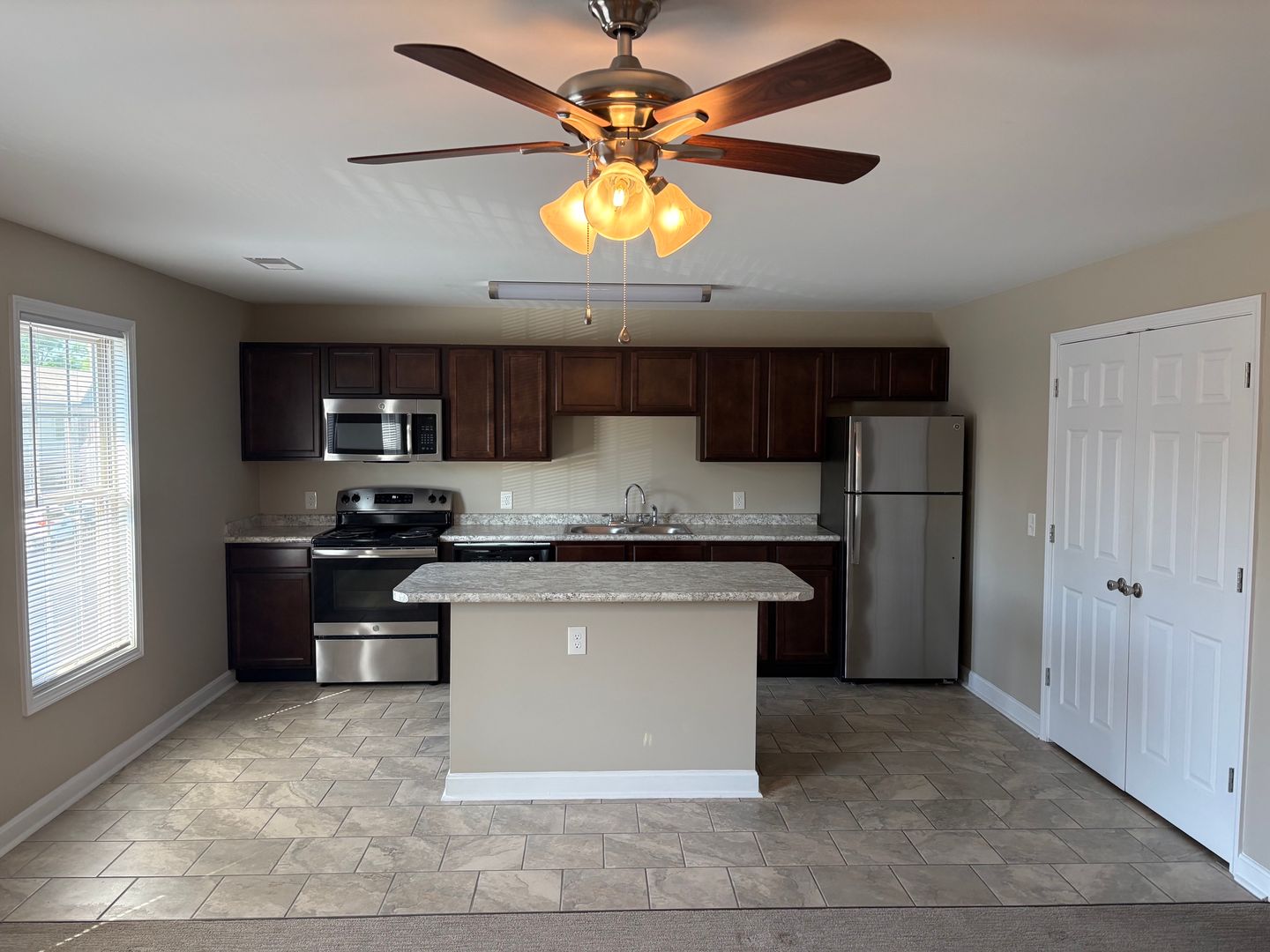 Richmond Apartment: 404 Southern Cross Dr.