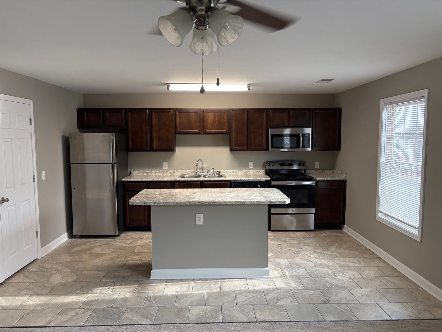 Richmond Apartment: 404 Southern Cross Dr.