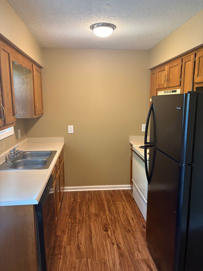 Richmond Apartment: 1034 Brandy Lane