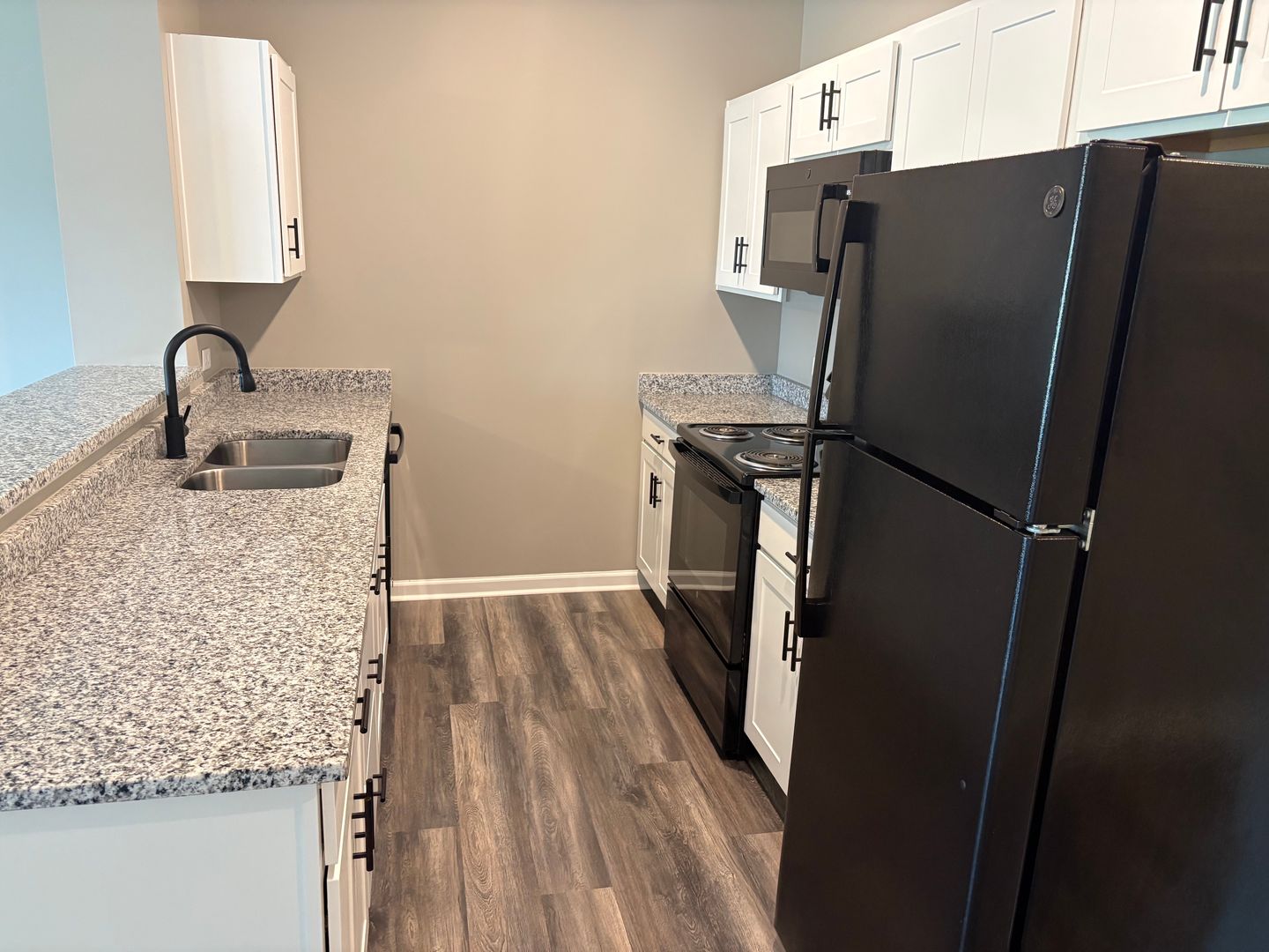 Richmond Apartment: 244 Calumet Dr