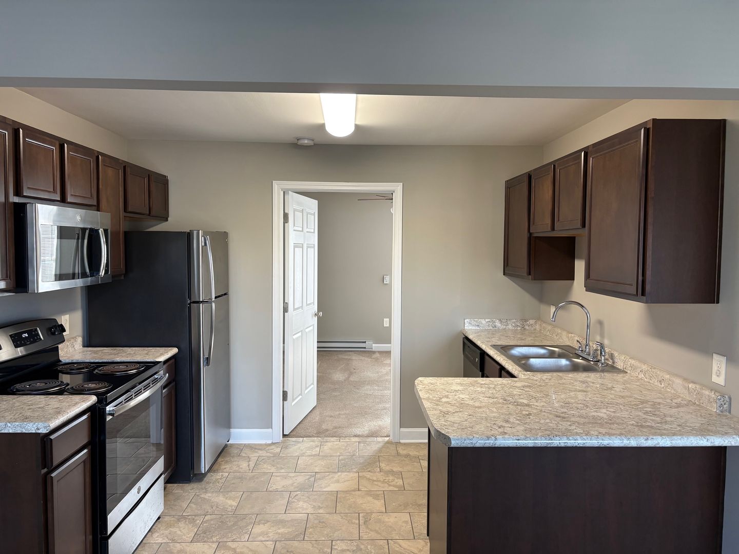 Richmond Apartment: 412 Southern Cross Dr.