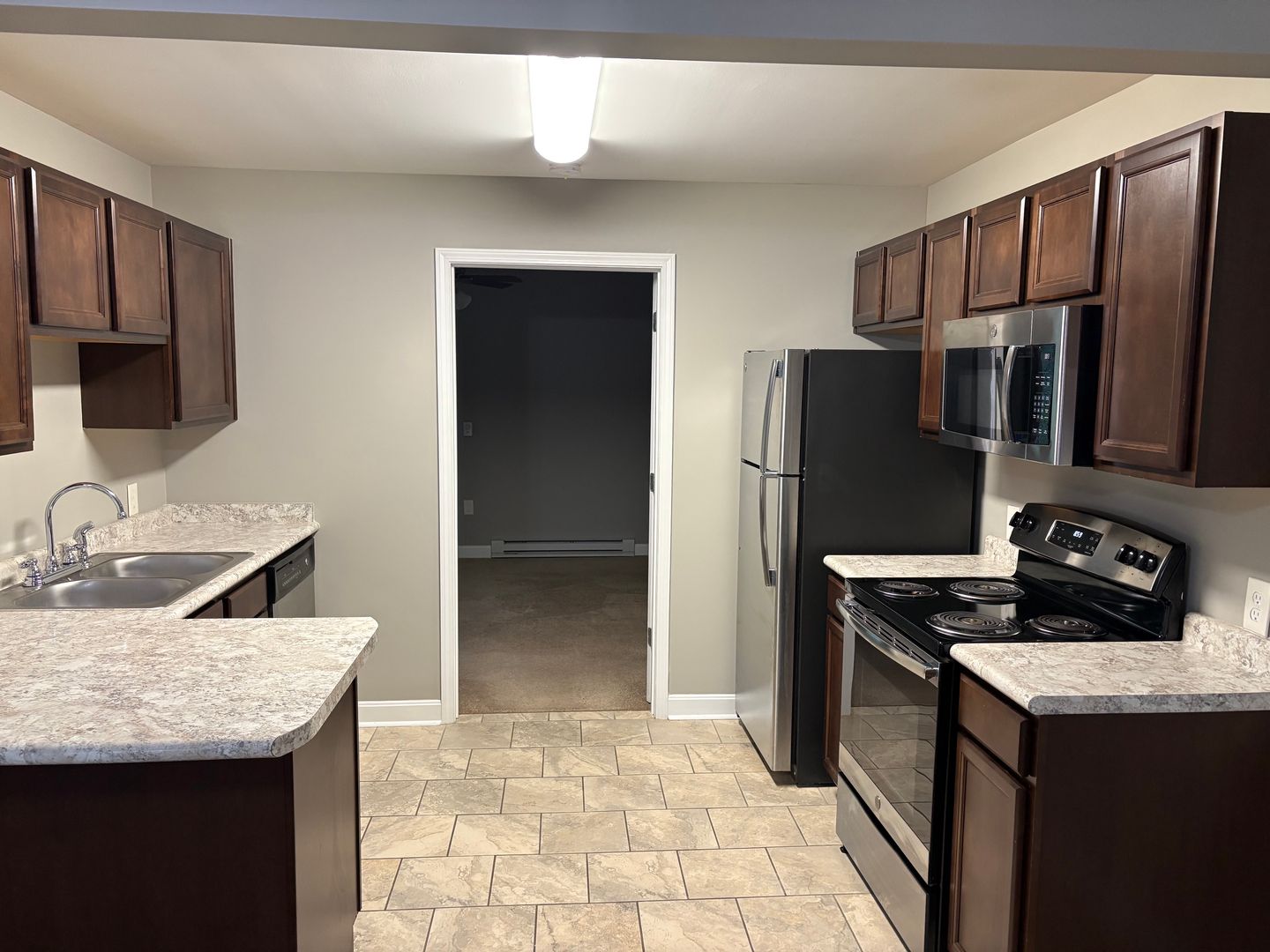 Richmond Apartment: 412 Southern Cross Dr.