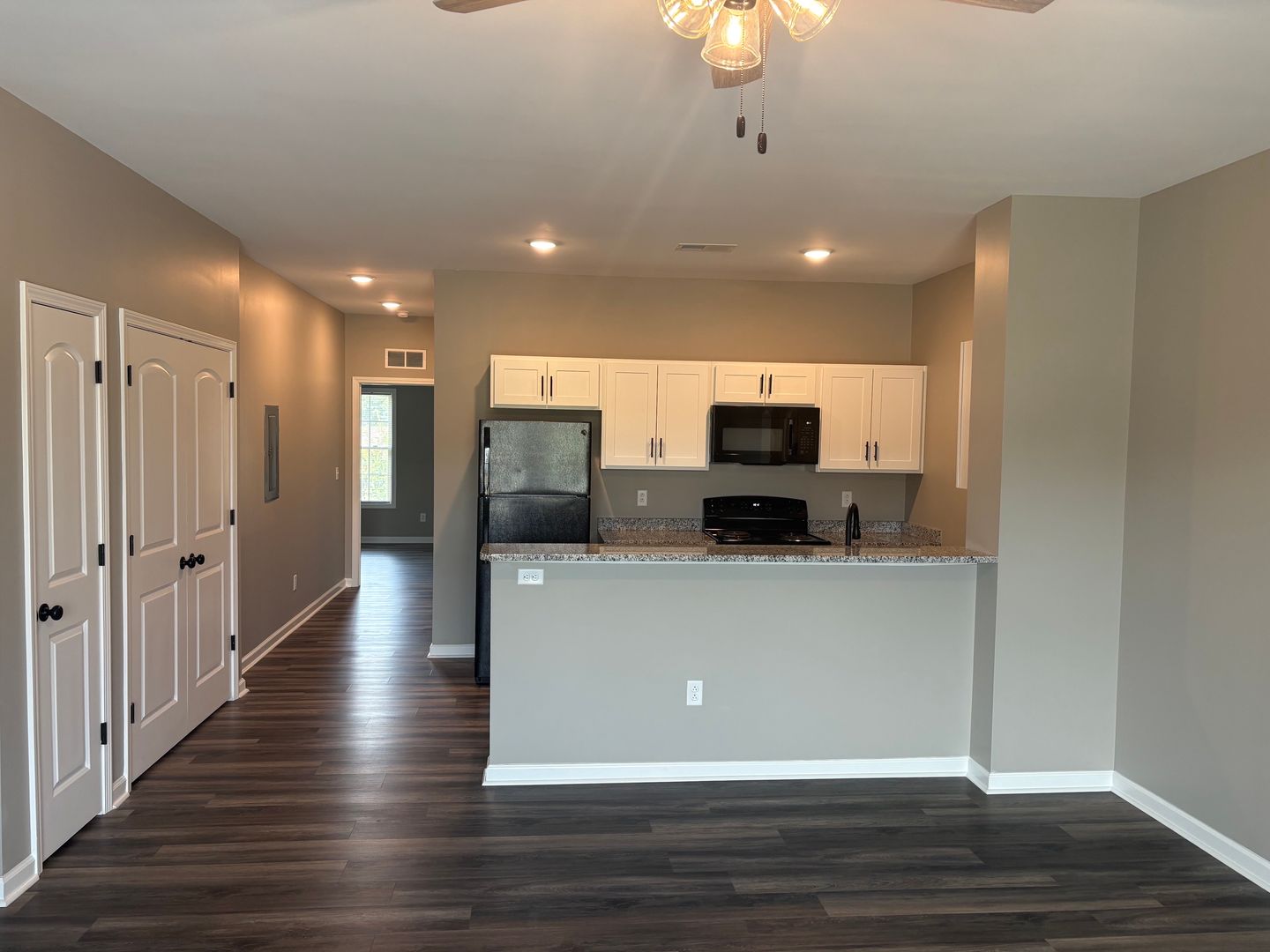Richmond Apartment: 244 Calumet Dr