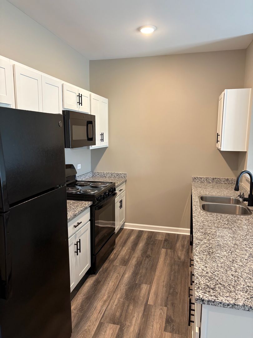 Richmond Apartment: 244 Calumet Dr