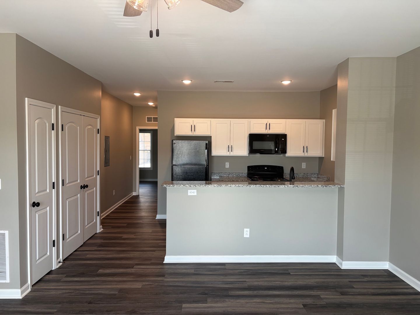 Richmond Apartment: 236 Calumet Dr
