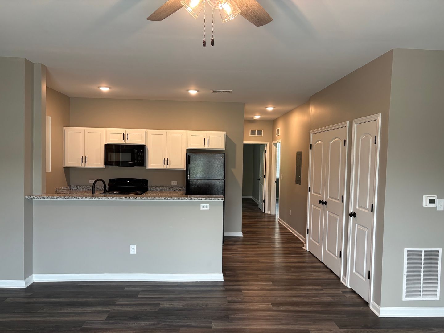 Richmond Apartment: 236 Calumet Dr