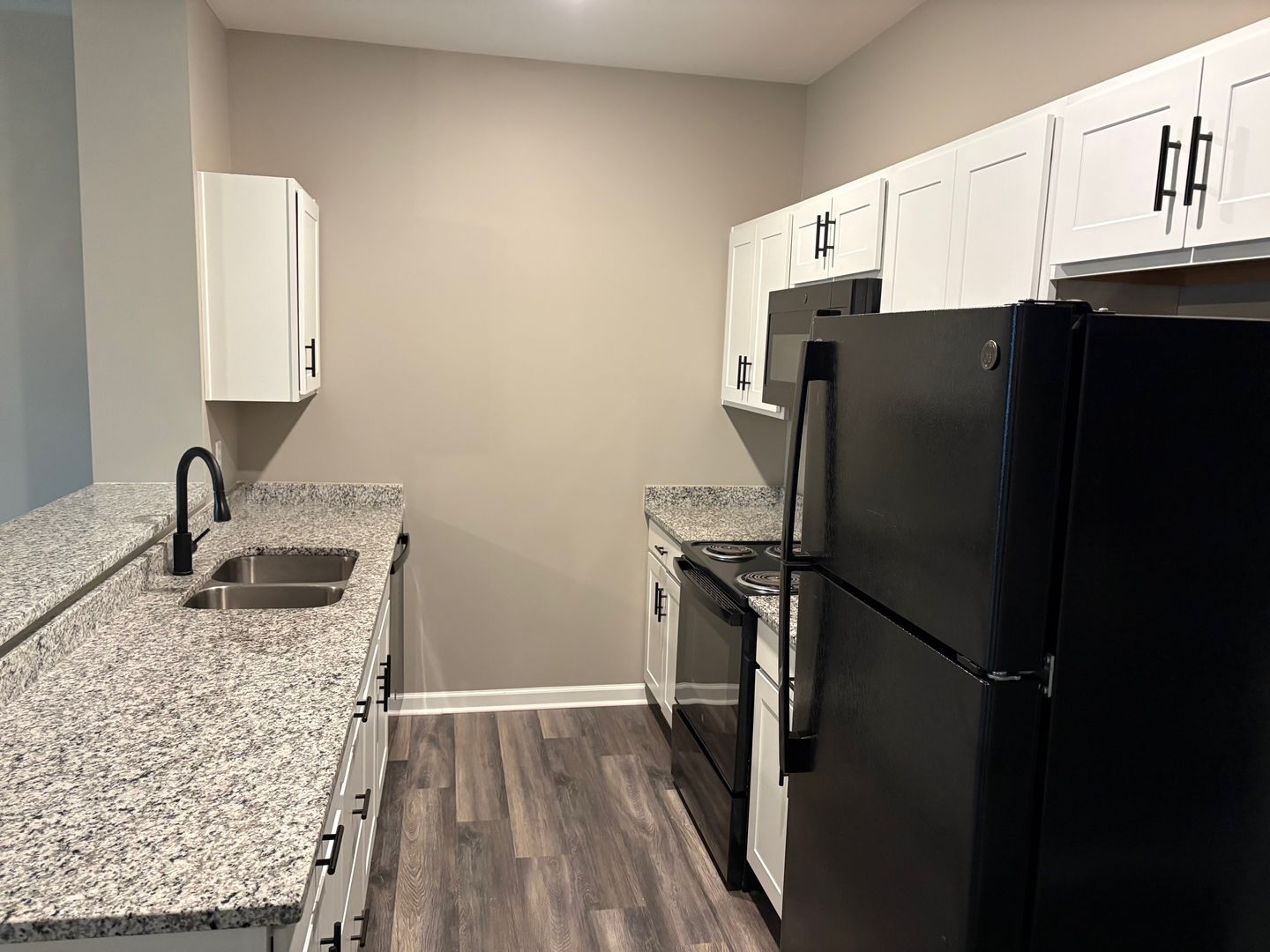 Richmond Apartment: 232 Calumet Dr