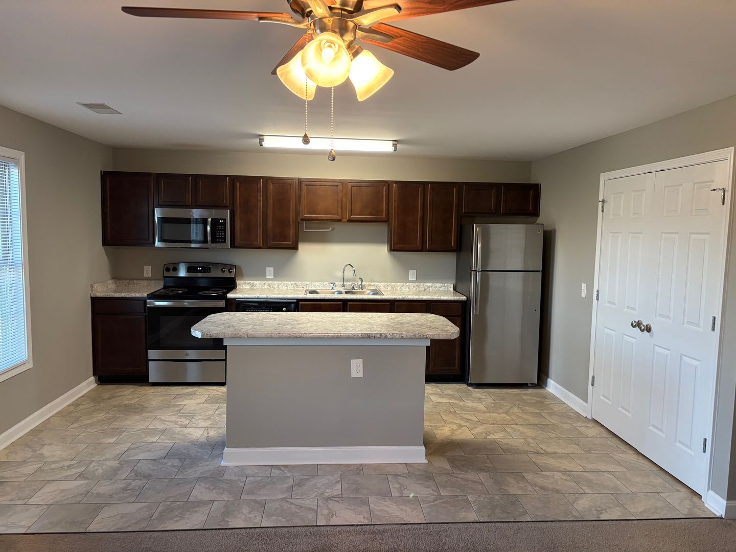 Richmond Apartment: 420 Southern Cross Dr.