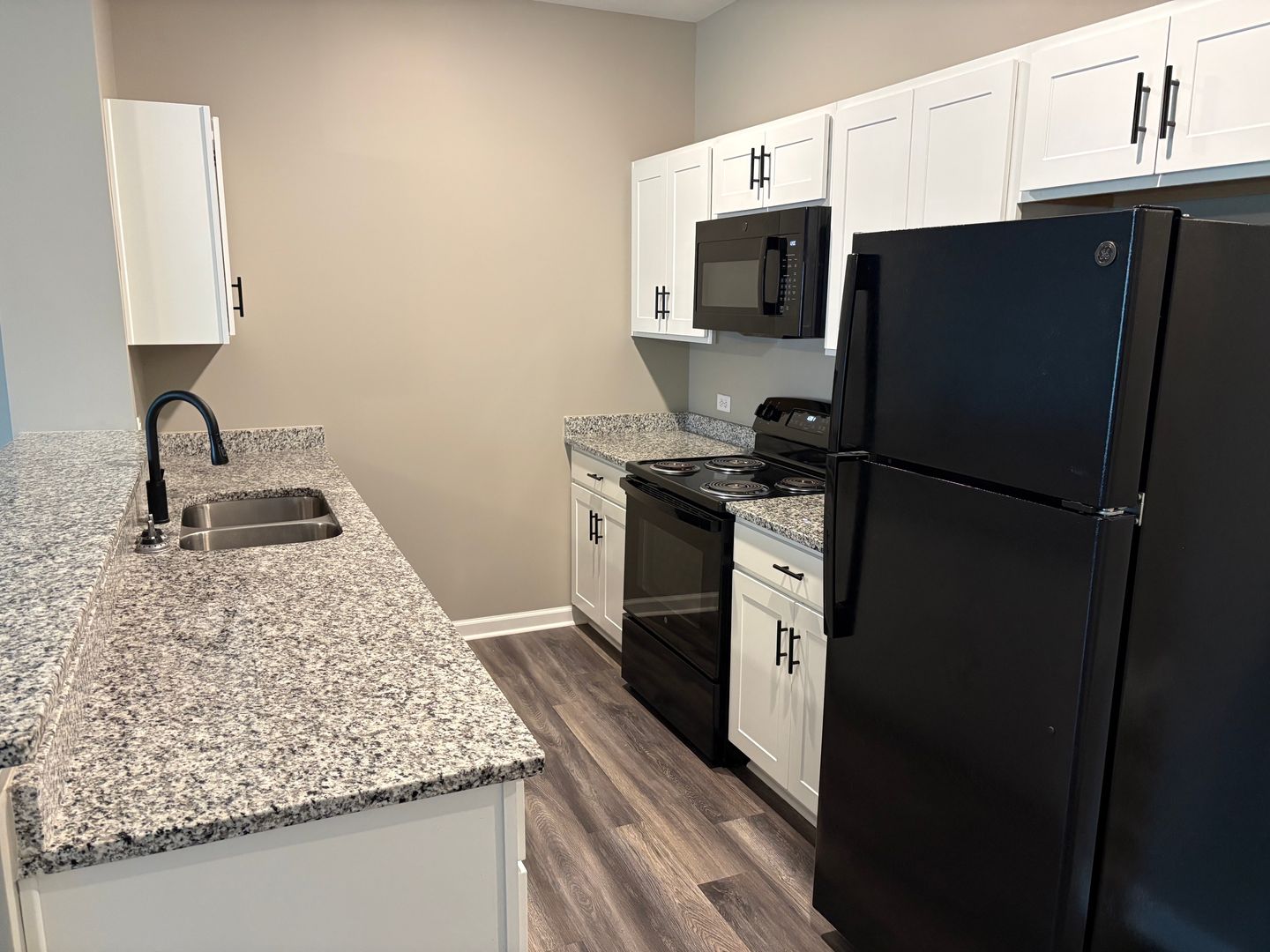 Richmond Apartment: 236 Calumet Dr