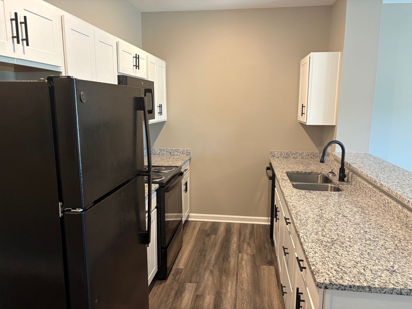 Richmond Apartment: 236 Calumet Dr