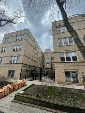 Deluxe 1BR/1BTH Apartment in Desirable Jarvis Square Neighborhood of Rogers Park!! – photo 1