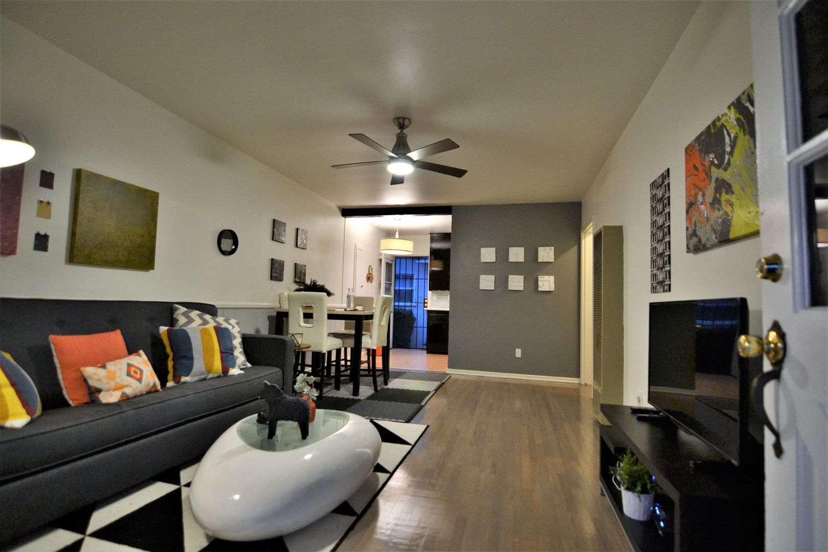 Valley Village Apartment: 12423 Chandler Blvd