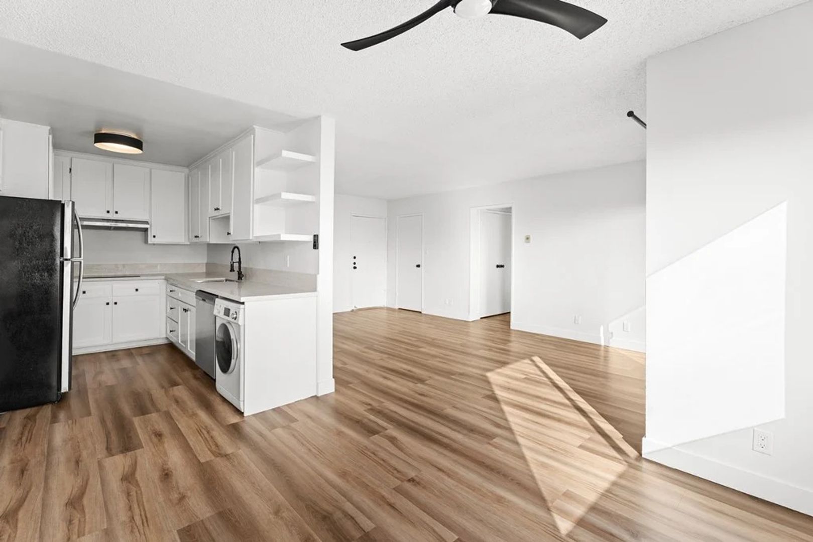 Los Angeles Apartment: 1332 N Vista St