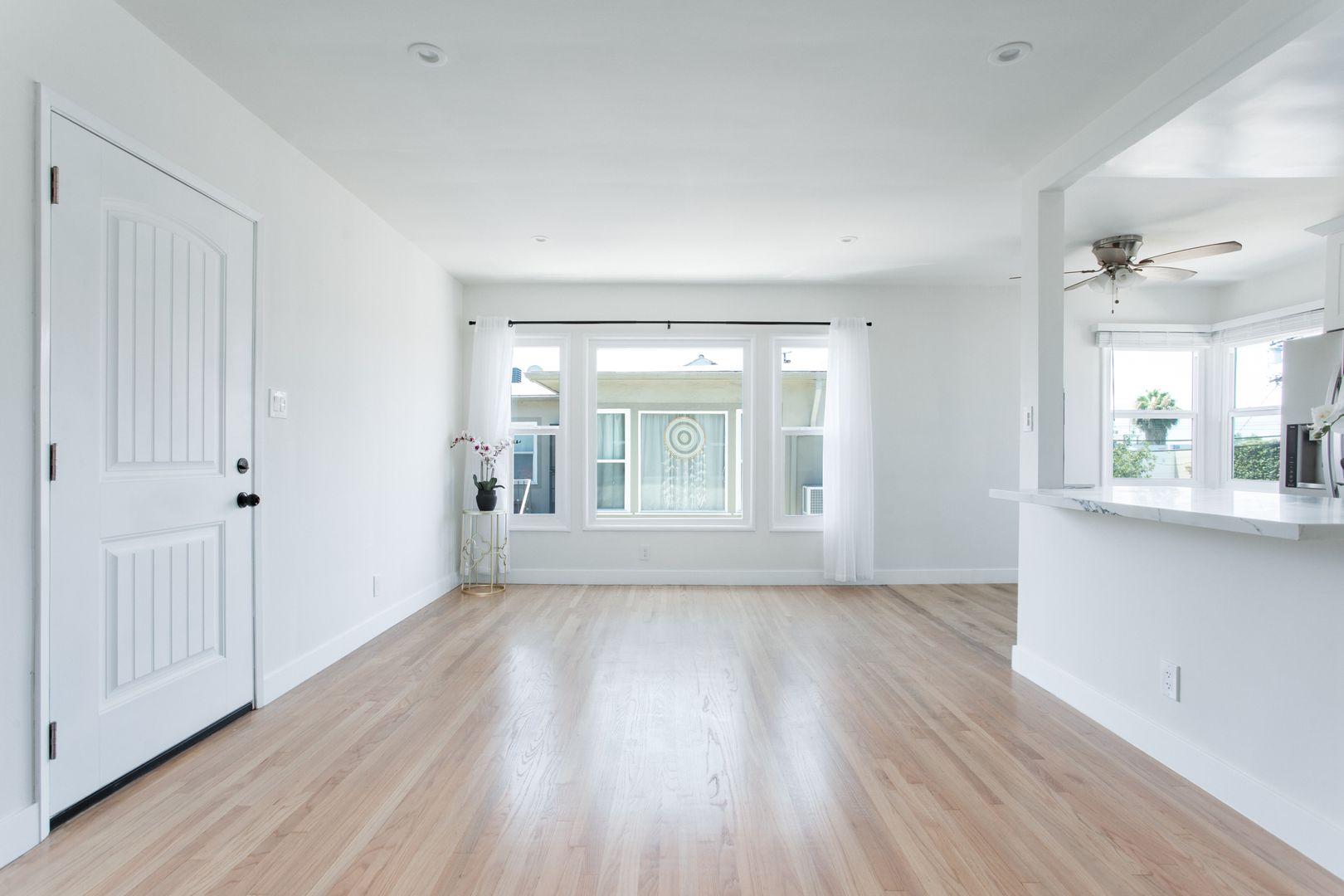 Los Angeles Apartment: 724 N Edinburgh Ave