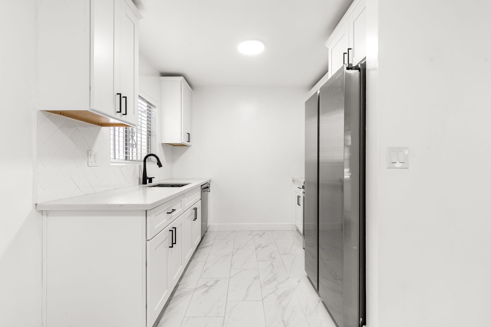 Los Angeles Apartment: 1850 Camden Ave