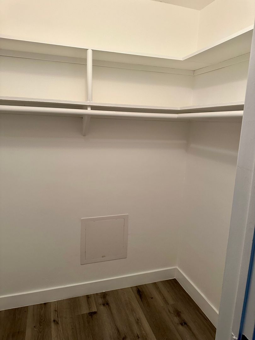 Los Angeles Apartment: 1850 Camden Ave